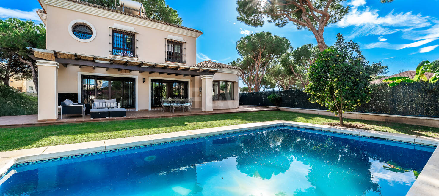 Charmig Villa Nära till stranden i Playas Andaluzas