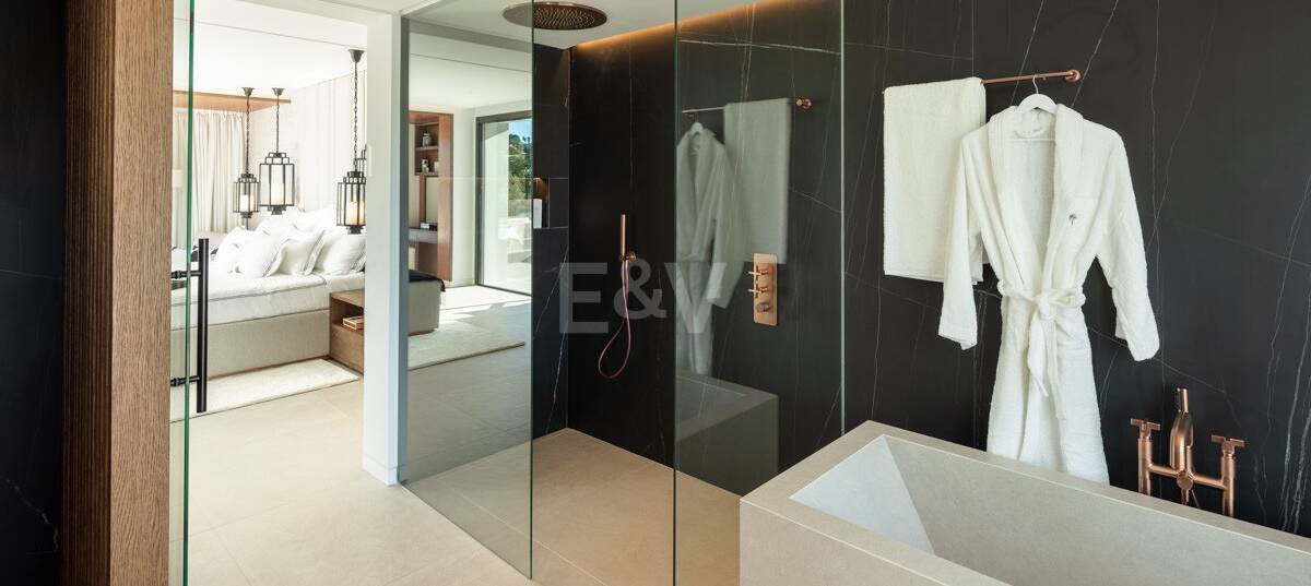 Exquisite Contemporary Villa with Golf Frontage in Las Brisas