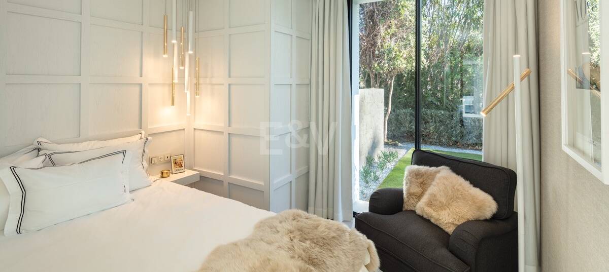 Exquisite Contemporary Villa with Golf Frontage in Las Brisas