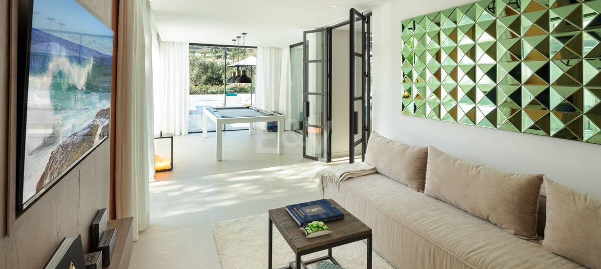 Exquisite Contemporary Villa with Golf Frontage in Las Brisas