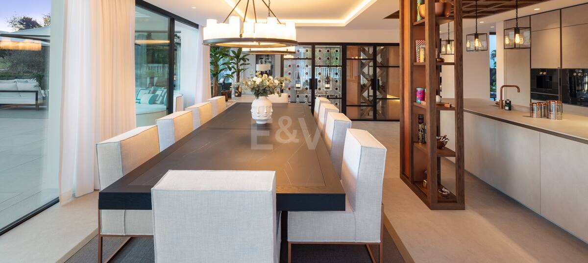 Exquisite Contemporary Villa with Golf Frontage in Las Brisas