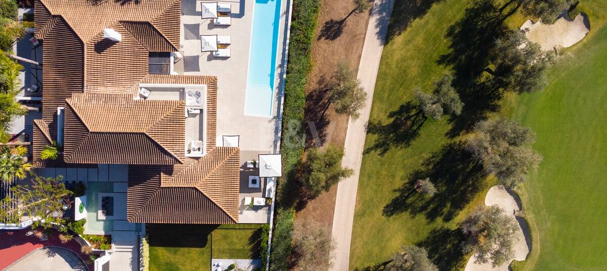 Exquisite Contemporary Villa with Golf Frontage in Las Brisas
