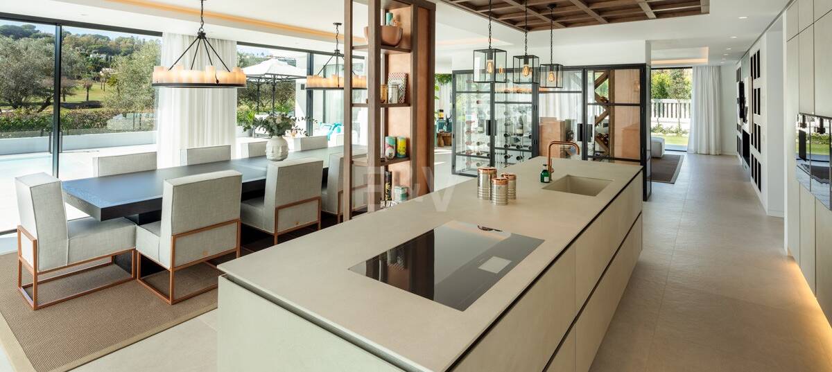 Exquisite Contemporary Villa with Golf Frontage in Las Brisas