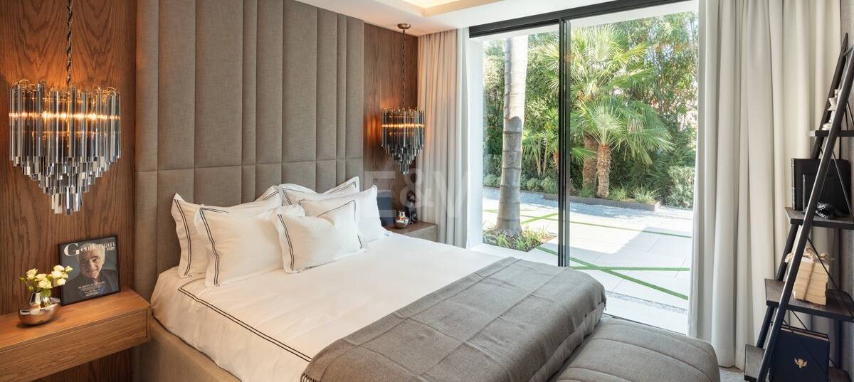 Exquisite Contemporary Villa with Golf Frontage in Las Brisas