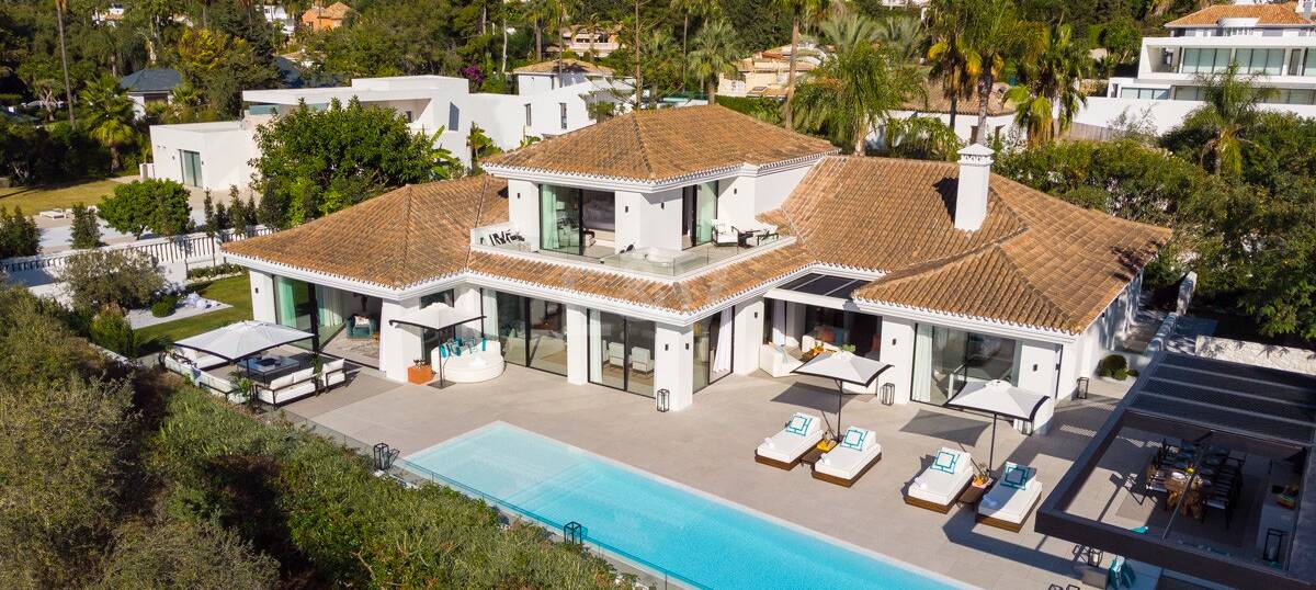 Exquisite Contemporary Villa with Golf Frontage in Las Brisas