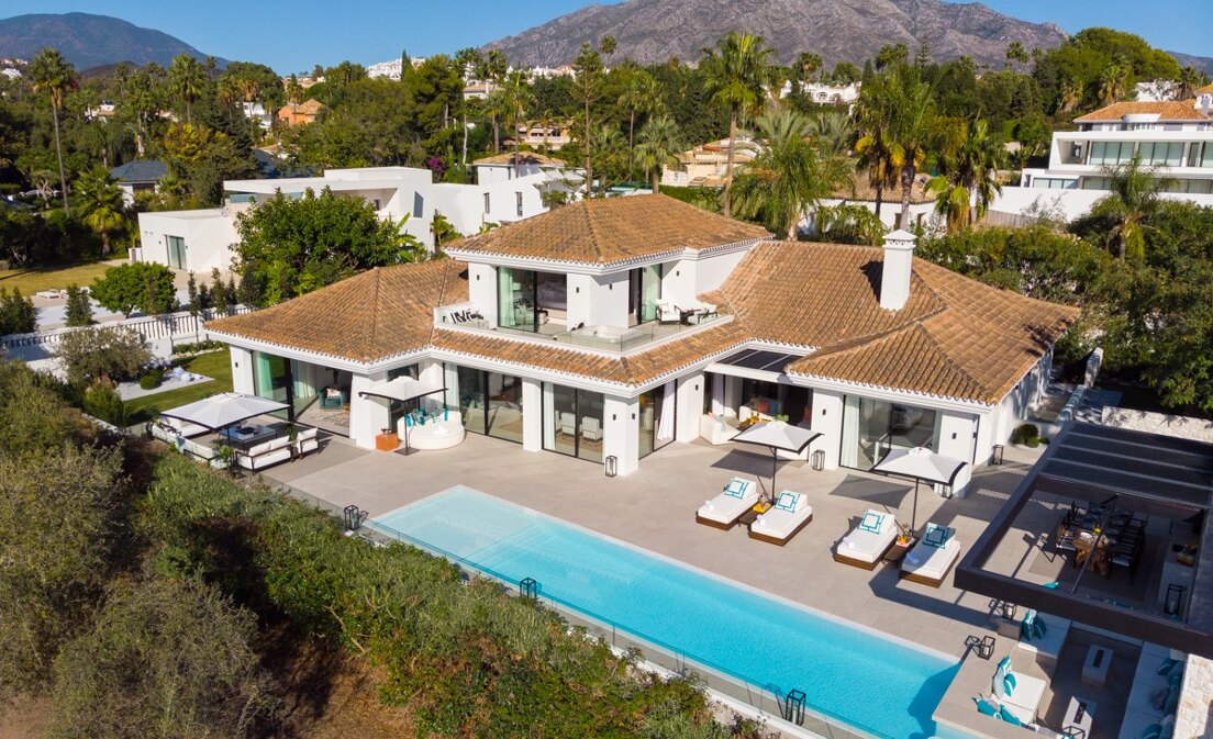 Exquisite Contemporary Villa with Golf Frontage in Las Brisas