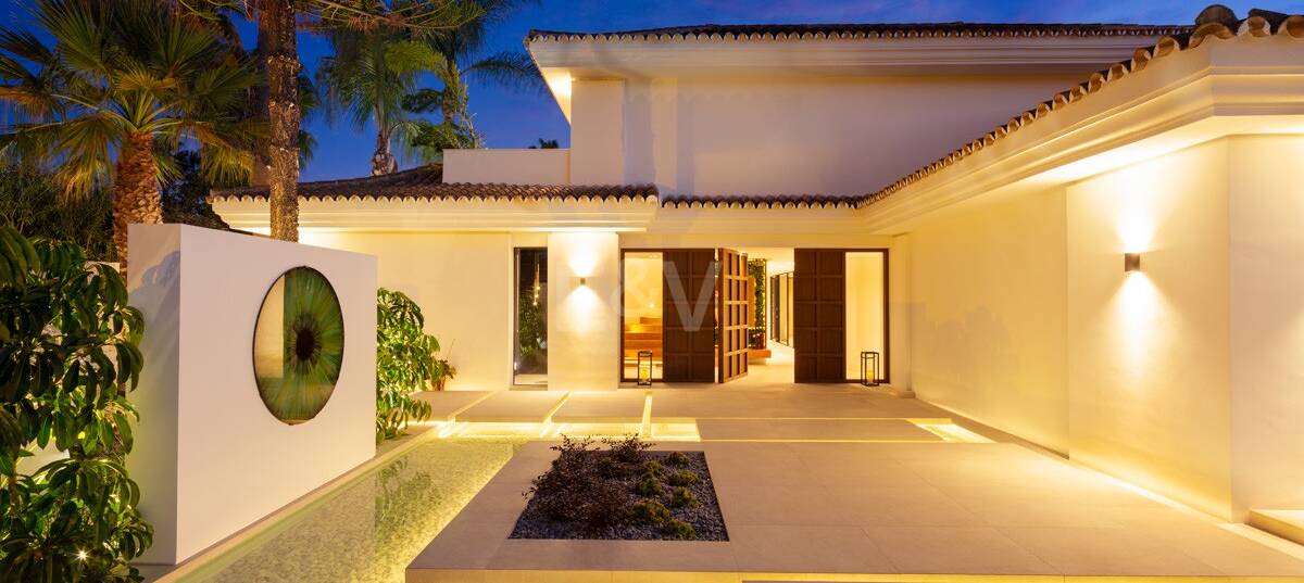 Exquisite Contemporary Villa with Golf Frontage in Las Brisas