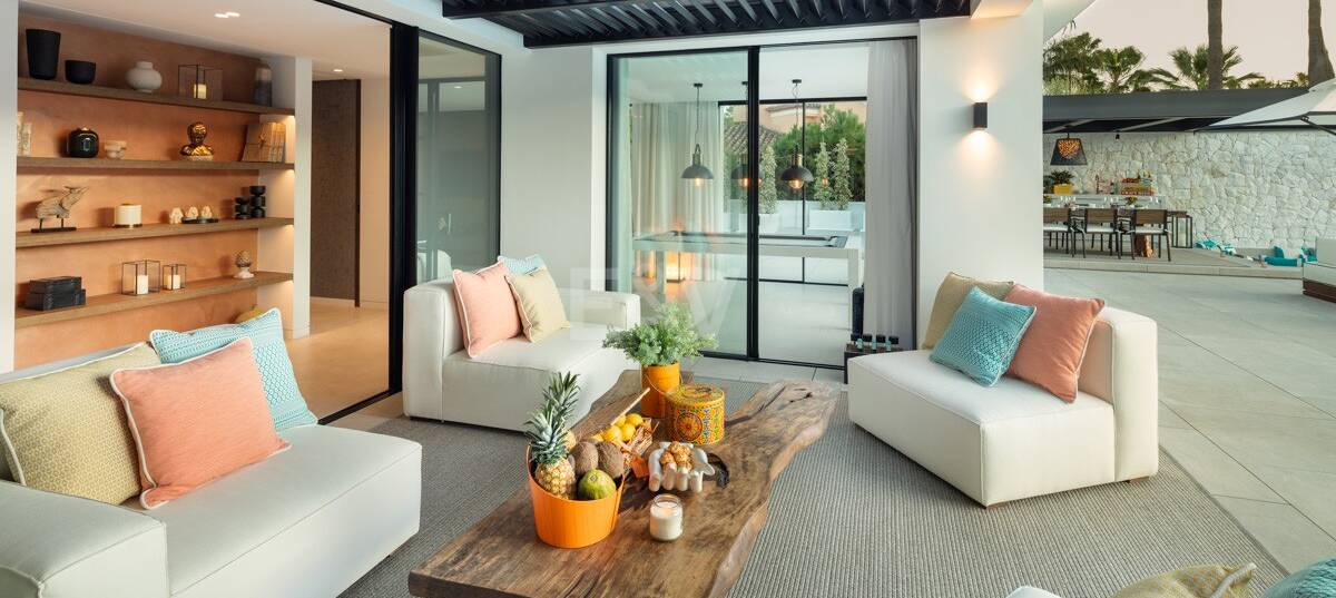 Exquisite Contemporary Villa with Golf Frontage in Las Brisas