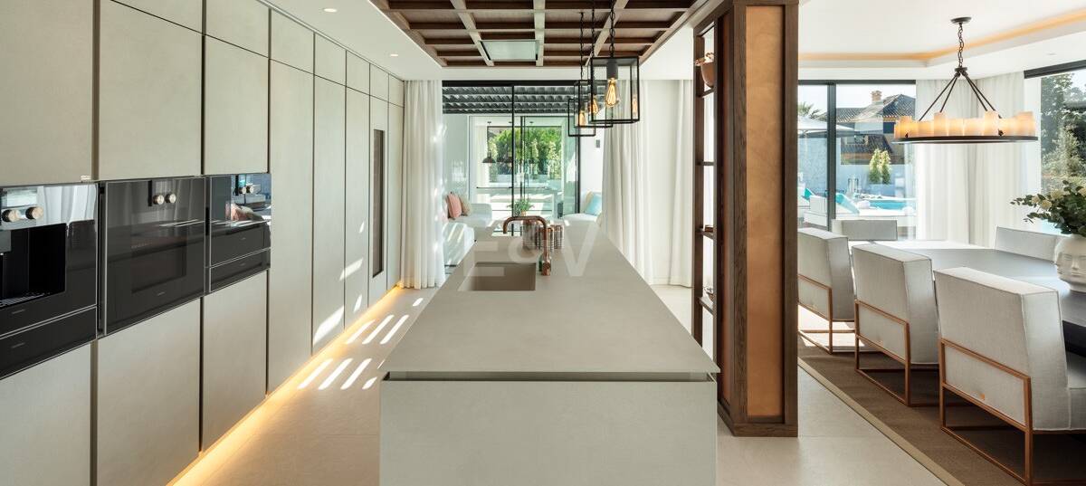 Exquisite Contemporary Villa with Golf Frontage in Las Brisas