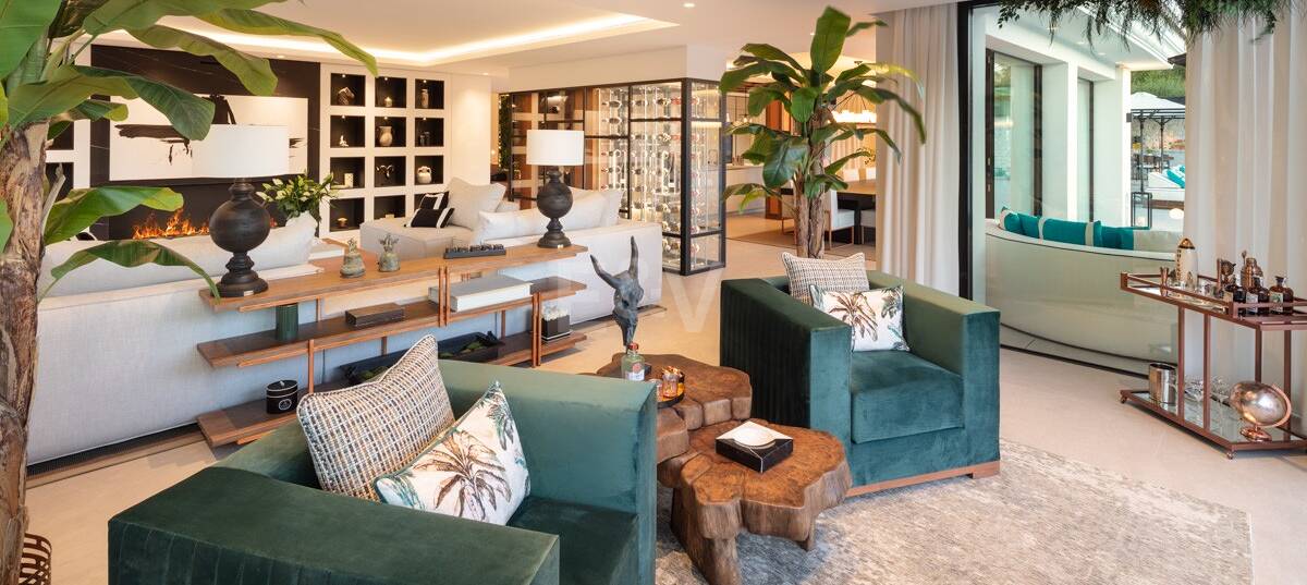 Exquisite Contemporary Villa with Golf Frontage in Las Brisas