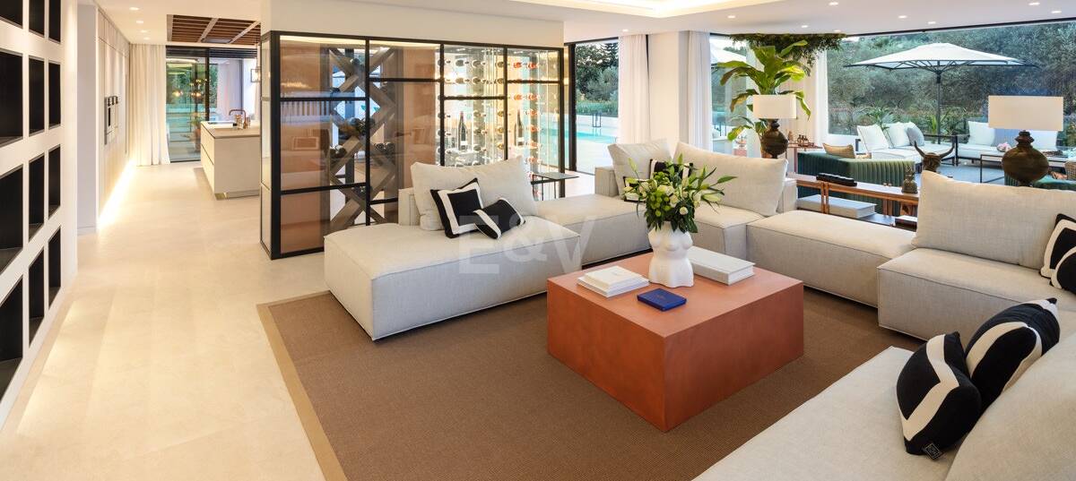 Exquisite Contemporary Villa with Golf Frontage in Las Brisas