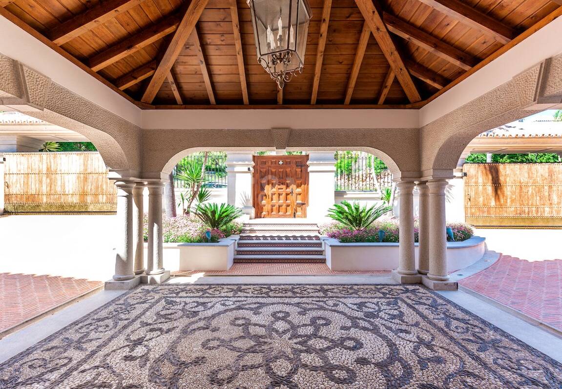 Timeless Elegance Villa with Views in Sierra Blanca