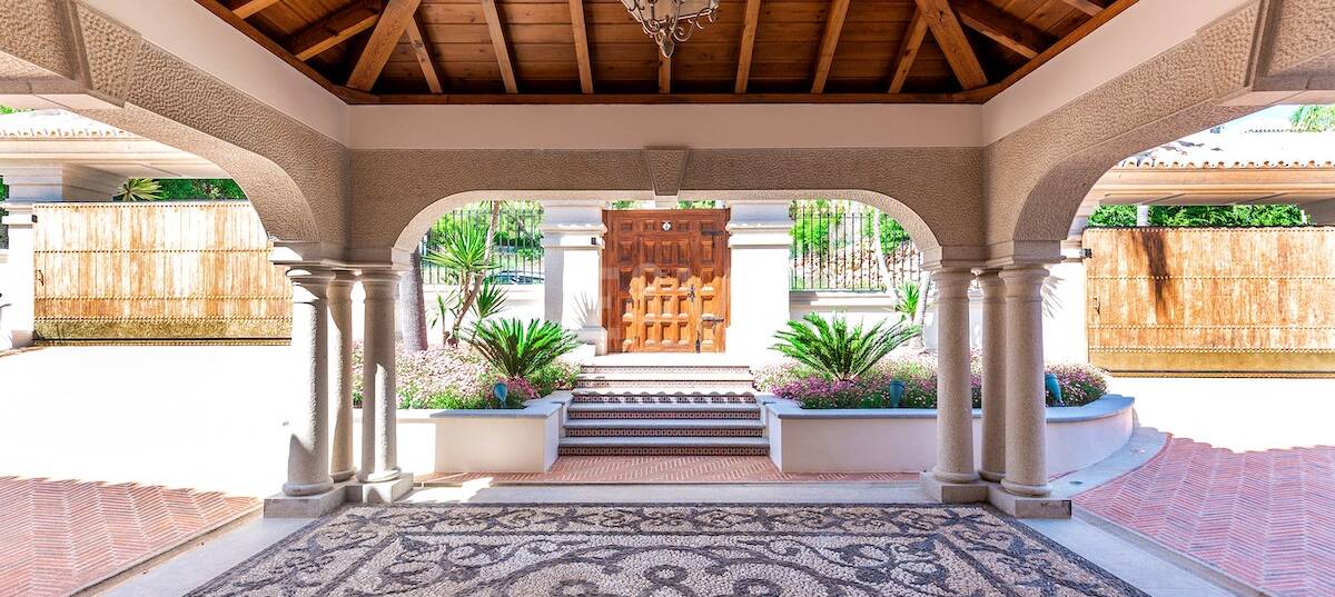 Timeless Elegance Villa with Views in Sierra Blanca