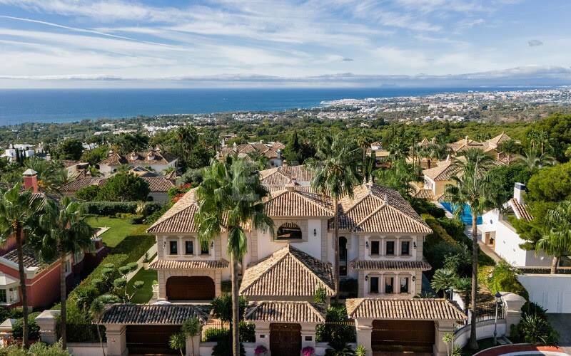 Timeless Elegance Villa with Views in Sierra Blanca