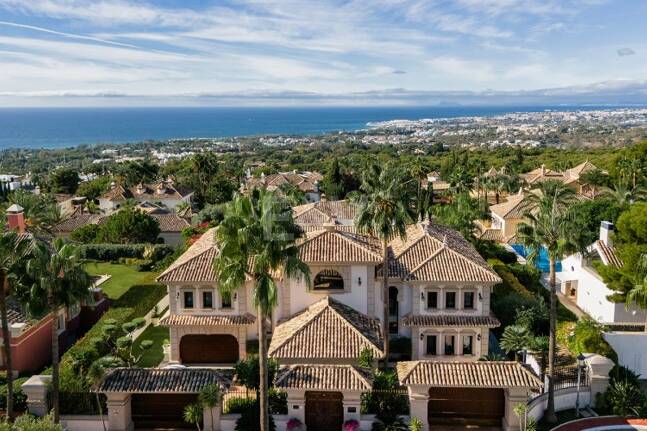 Timeless Elegance Villa with Views in Sierra Blanca