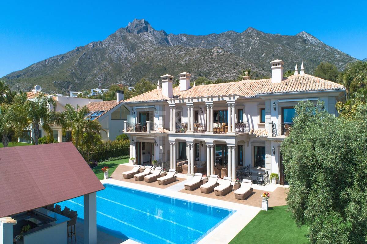 Timeless Elegance Villa with Views in Sierra Blanca