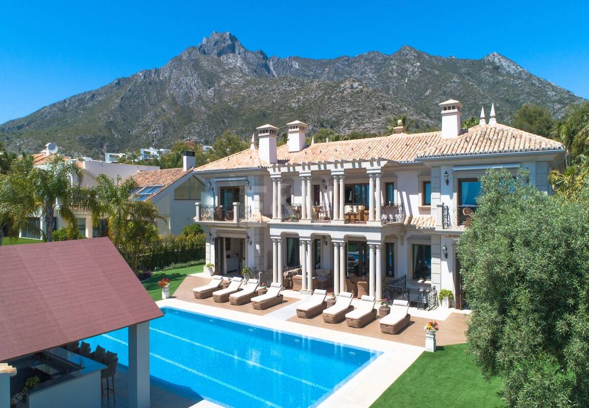 Timeless Elegance Villa with Views in Sierra Blanca