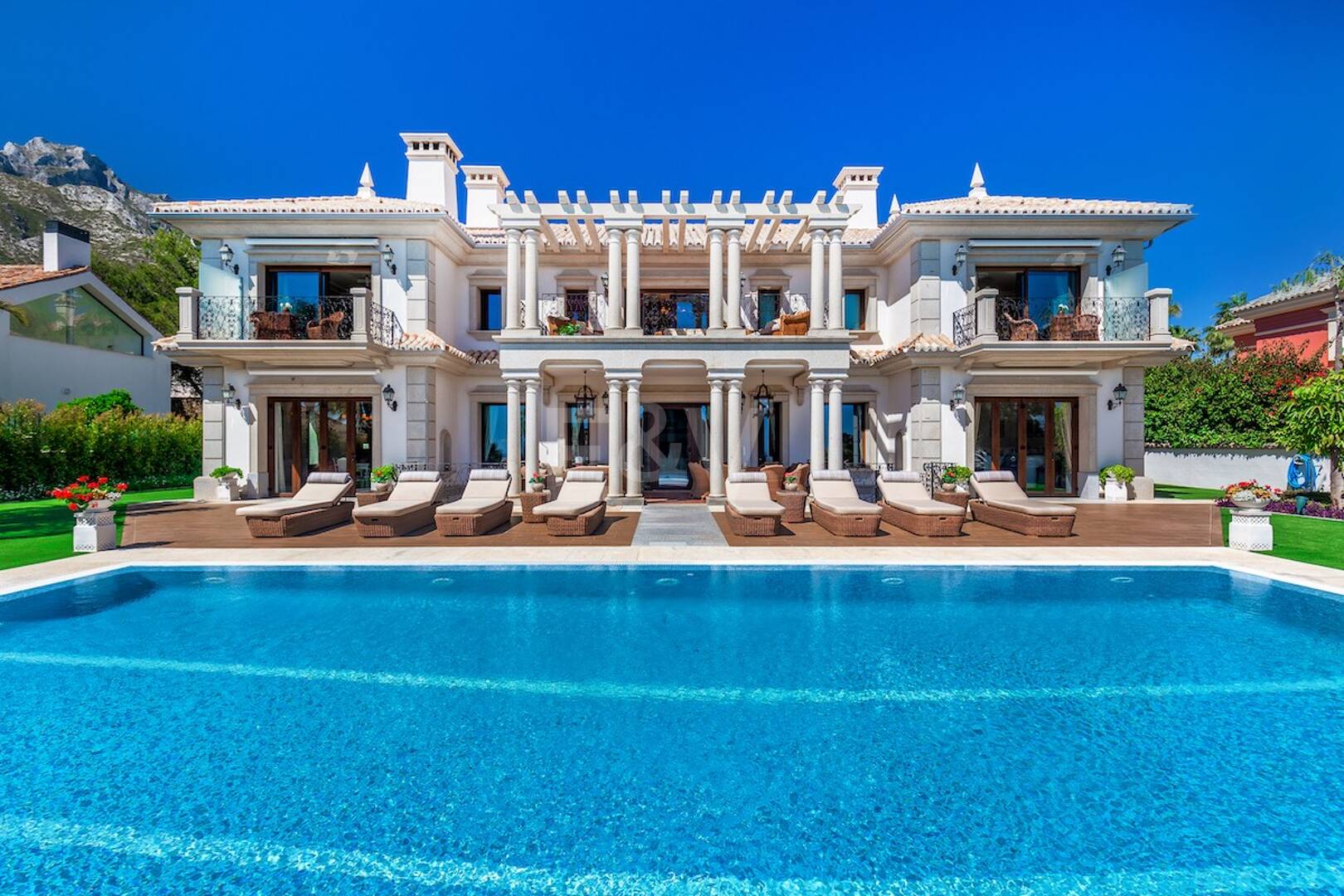 Villa d'élégance intemporelle avec vues en Sierra Blanca