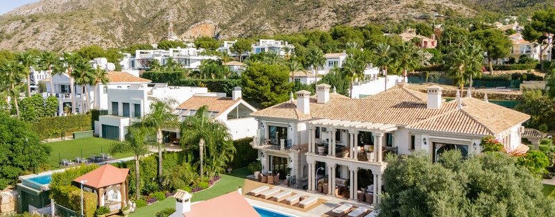 Villa de elegancia atemporal con vistas en Sierra Blanca