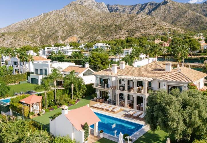 Timeless Elegance Villa with Views in Sierra Blanca