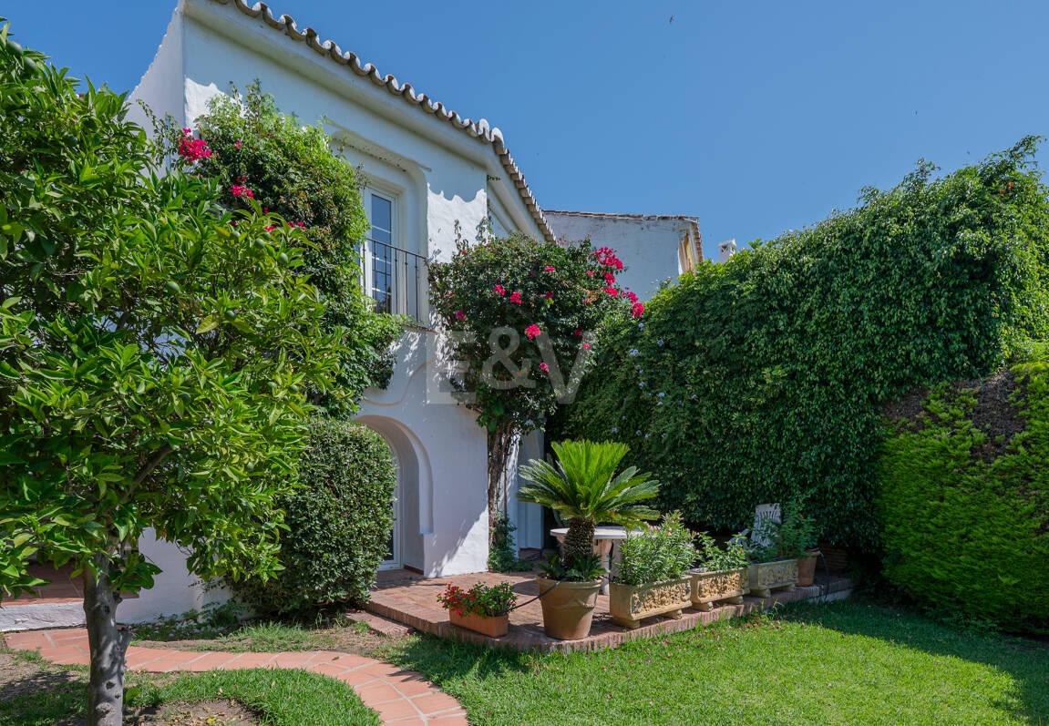 Charming Townhouse with Private Garden in Altos de Los Monteros