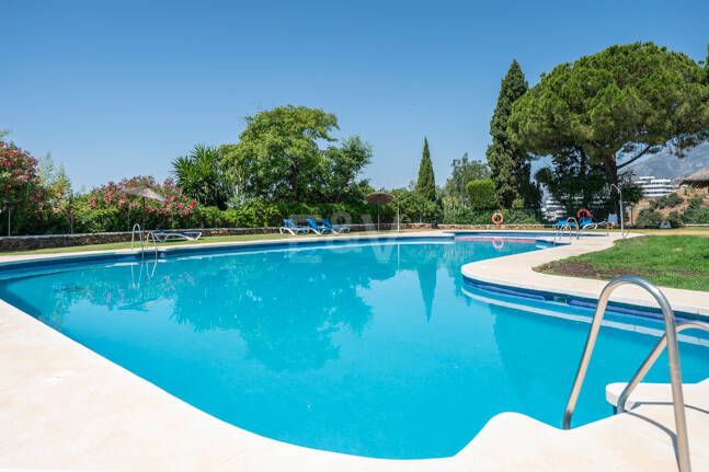 Charming Townhouse with Private Garden in Altos de Los Monteros