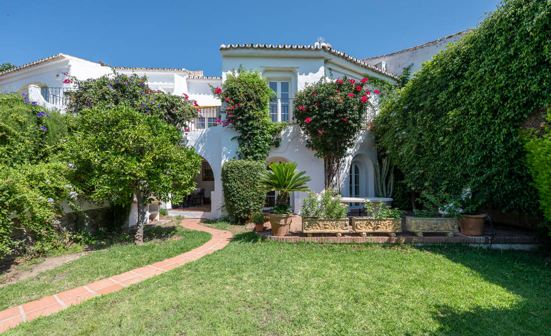 Charmantes Reihenhaus mit eigenem Garten in Altos de Los Monteros