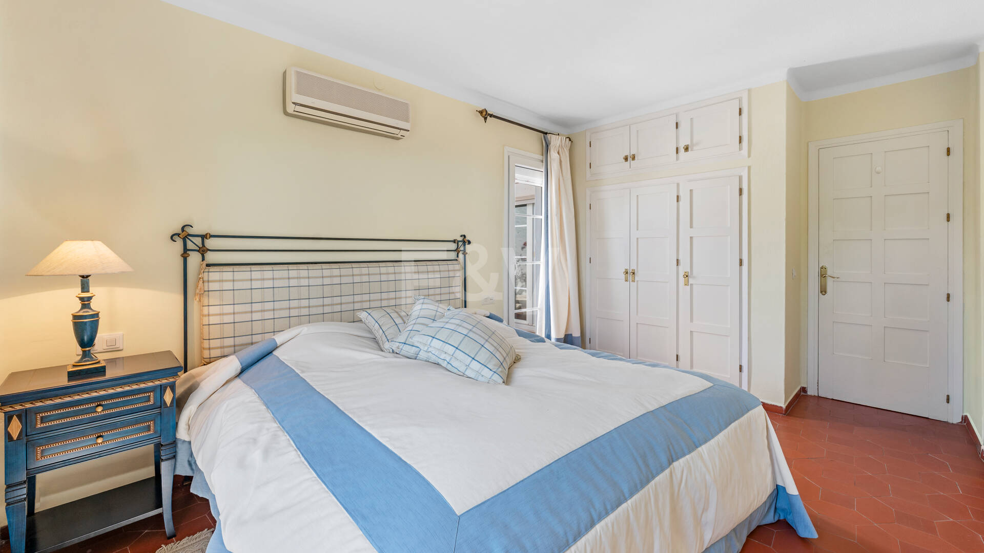 Charming Townhouse with Private Garden in Altos de Los Monteros