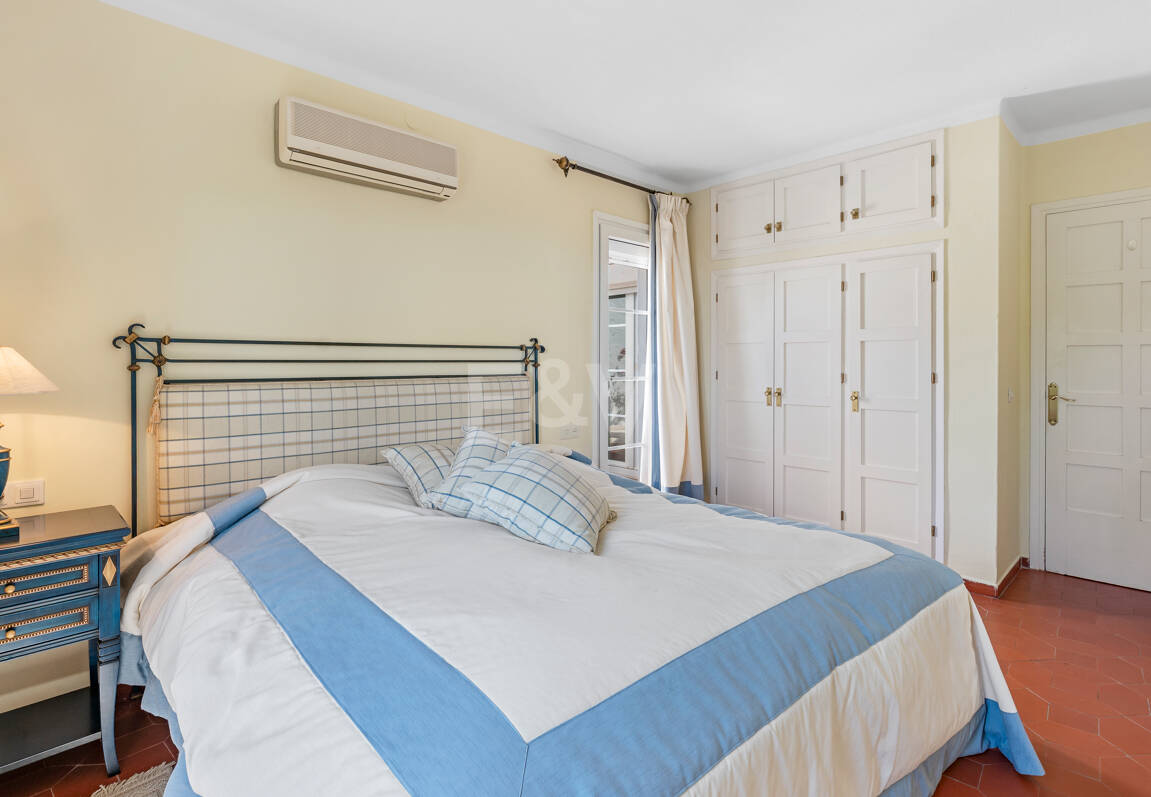 Charming Townhouse with Private Garden in Altos de Los Monteros