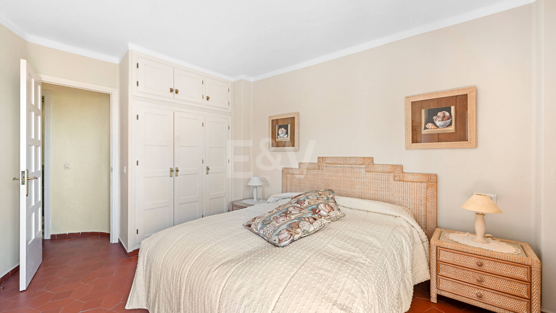Charming Townhouse with Private Garden in Altos de Los Monteros