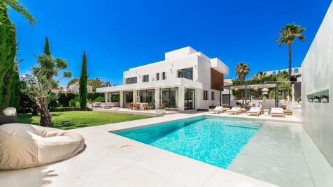 Elegant Modern Villa close to Aloha Golf
