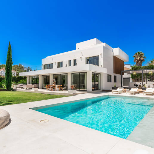 Elegant Modern Villa close to Aloha Golf