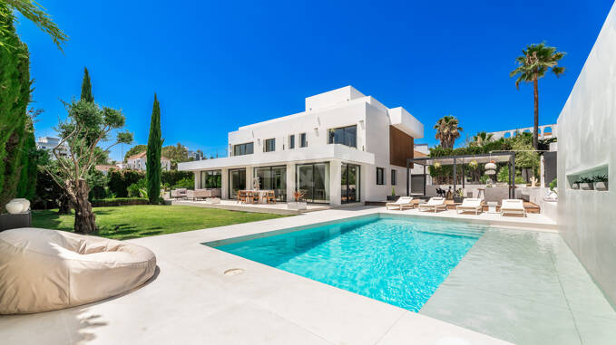 Elegante villa moderna en Aloha, Nueva Andalucia