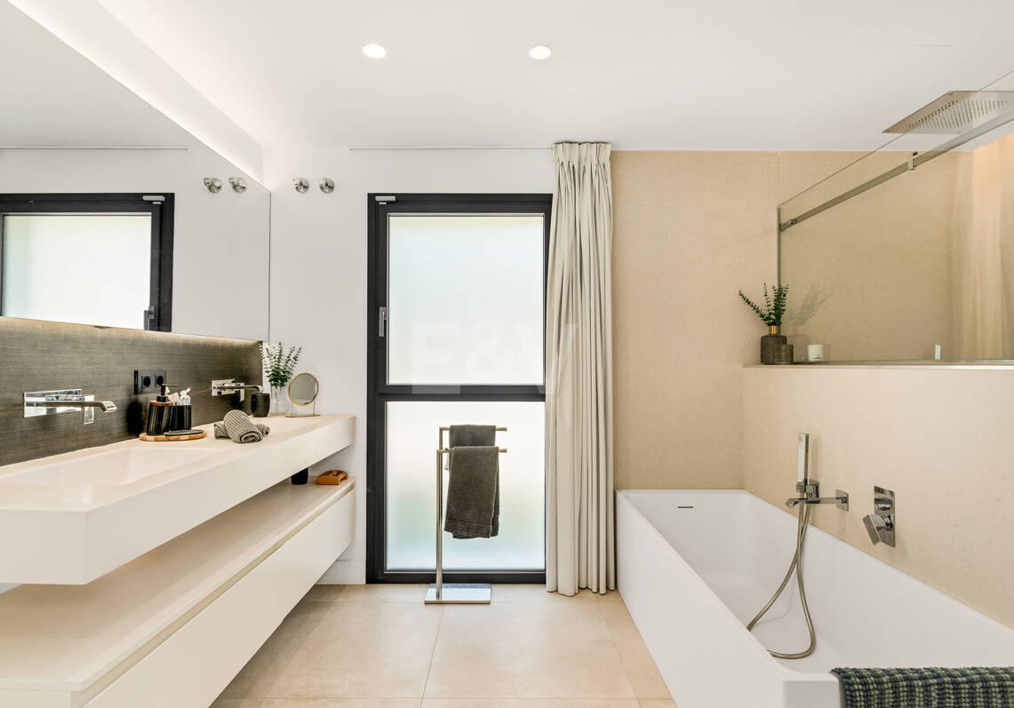 Elégante Villa moderne à proximité de Aloha Golf