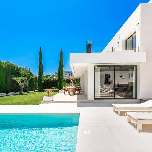 Elegant Modern Villa close to Aloha Golf