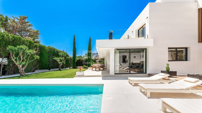 Elegante villa moderna en Aloha, Nueva Andalucia