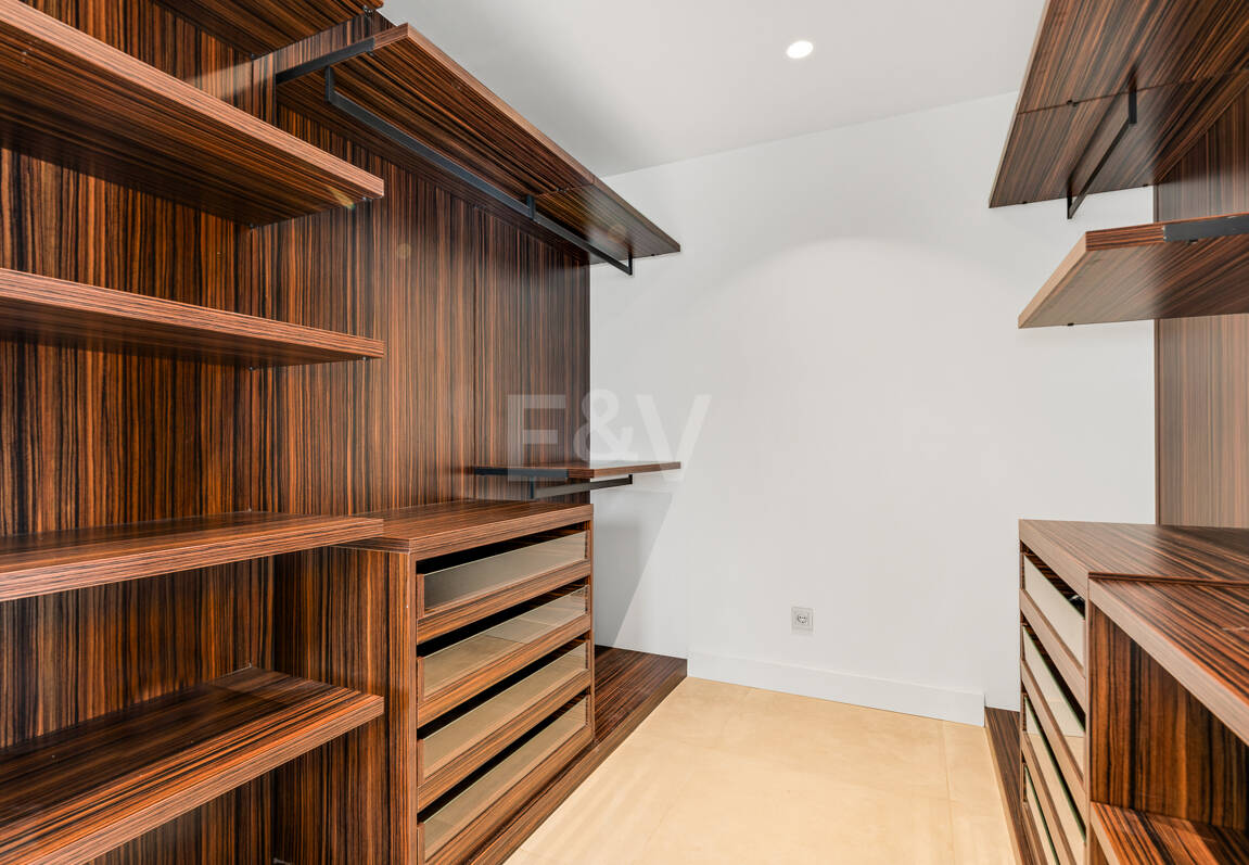 Elegant Modern Villa close to Aloha Golf