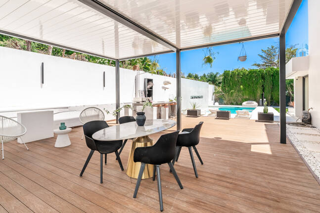 Elegant Modern Villa close to Aloha Golf