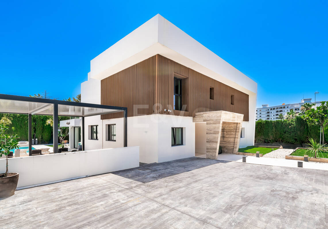 Elégante Villa moderne à proximité de Aloha Golf