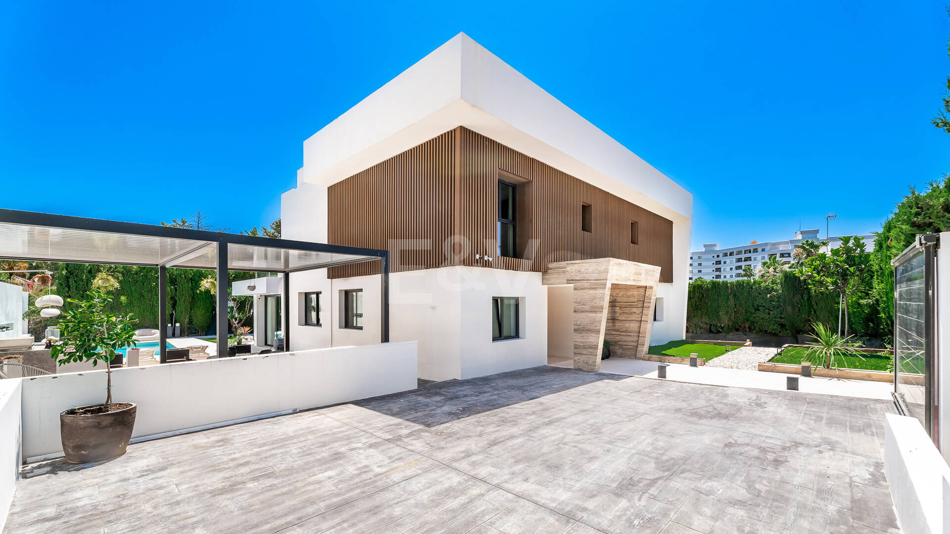 Elegant Modern Villa close to Aloha Golf