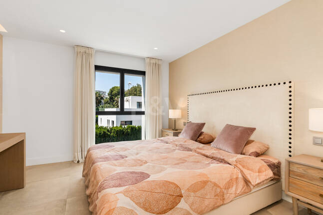 Elegant Modern Villa close to Aloha Golf