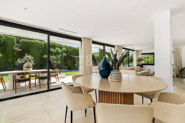 Elegant Modern Villa close to Aloha Golf