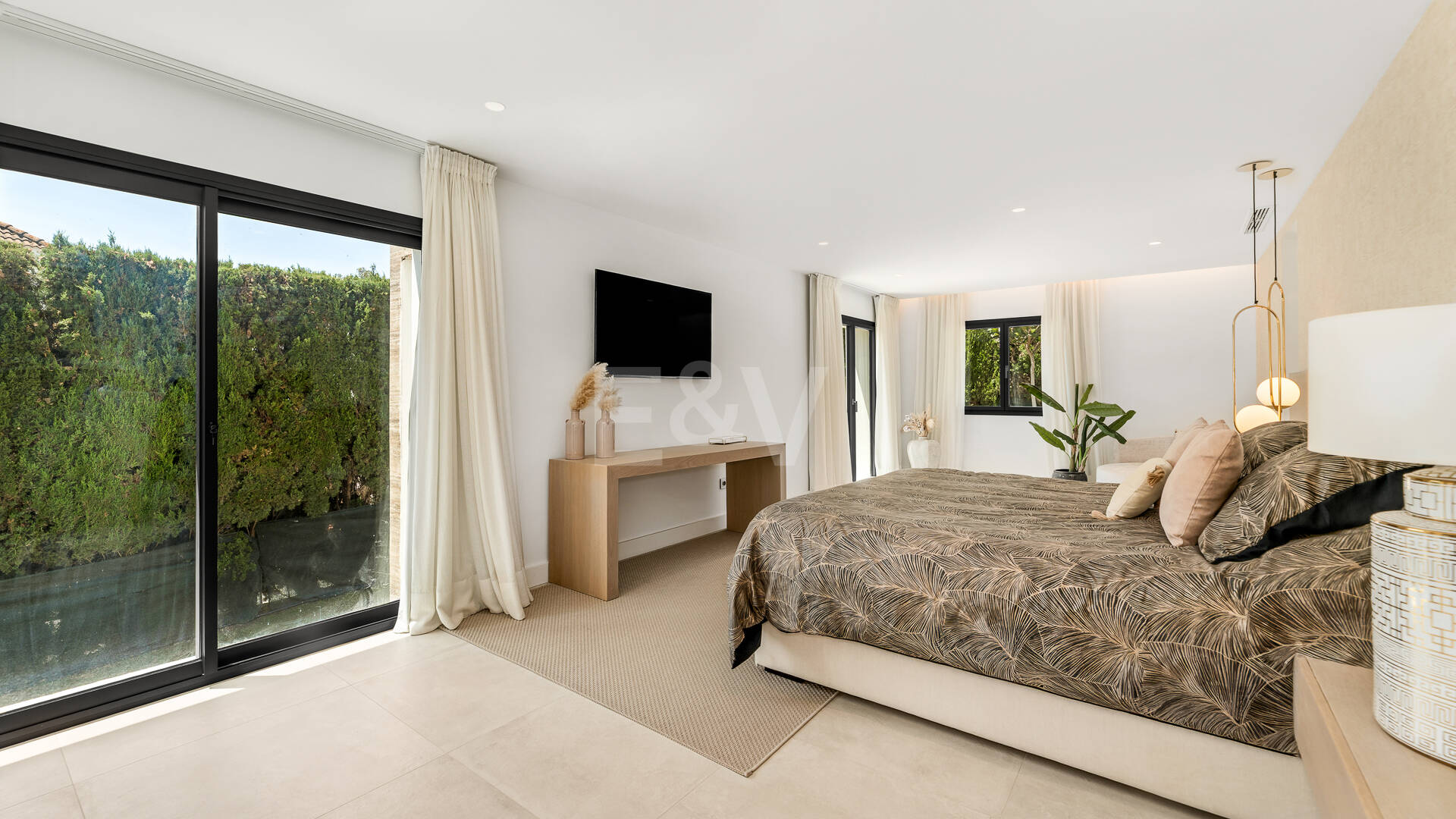 Elegant Modern Villa close to Aloha Golf