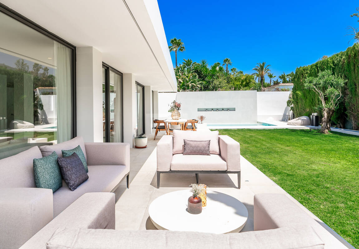 Elegant Modern Villa close to Aloha Golf