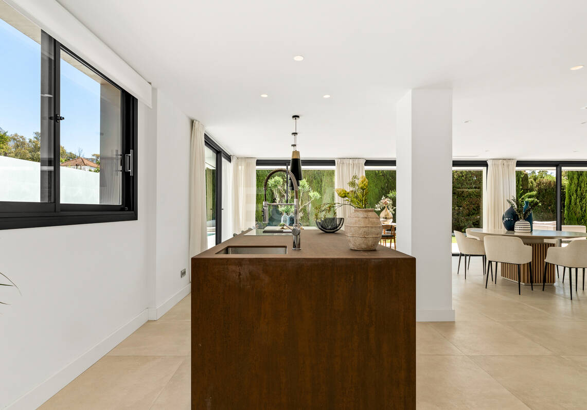 Elégante Villa moderne à proximité de Aloha Golf