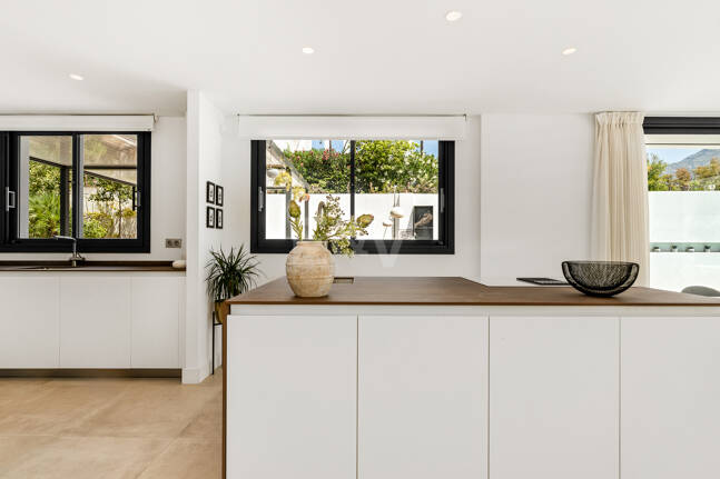 Elegant Modern Villa close to Aloha Golf