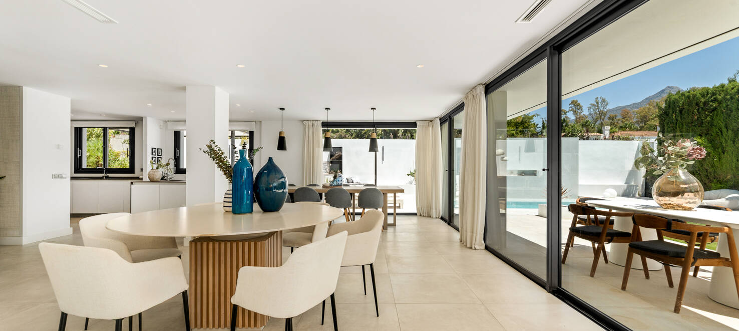Elegant Modern Villa close to Aloha Golf