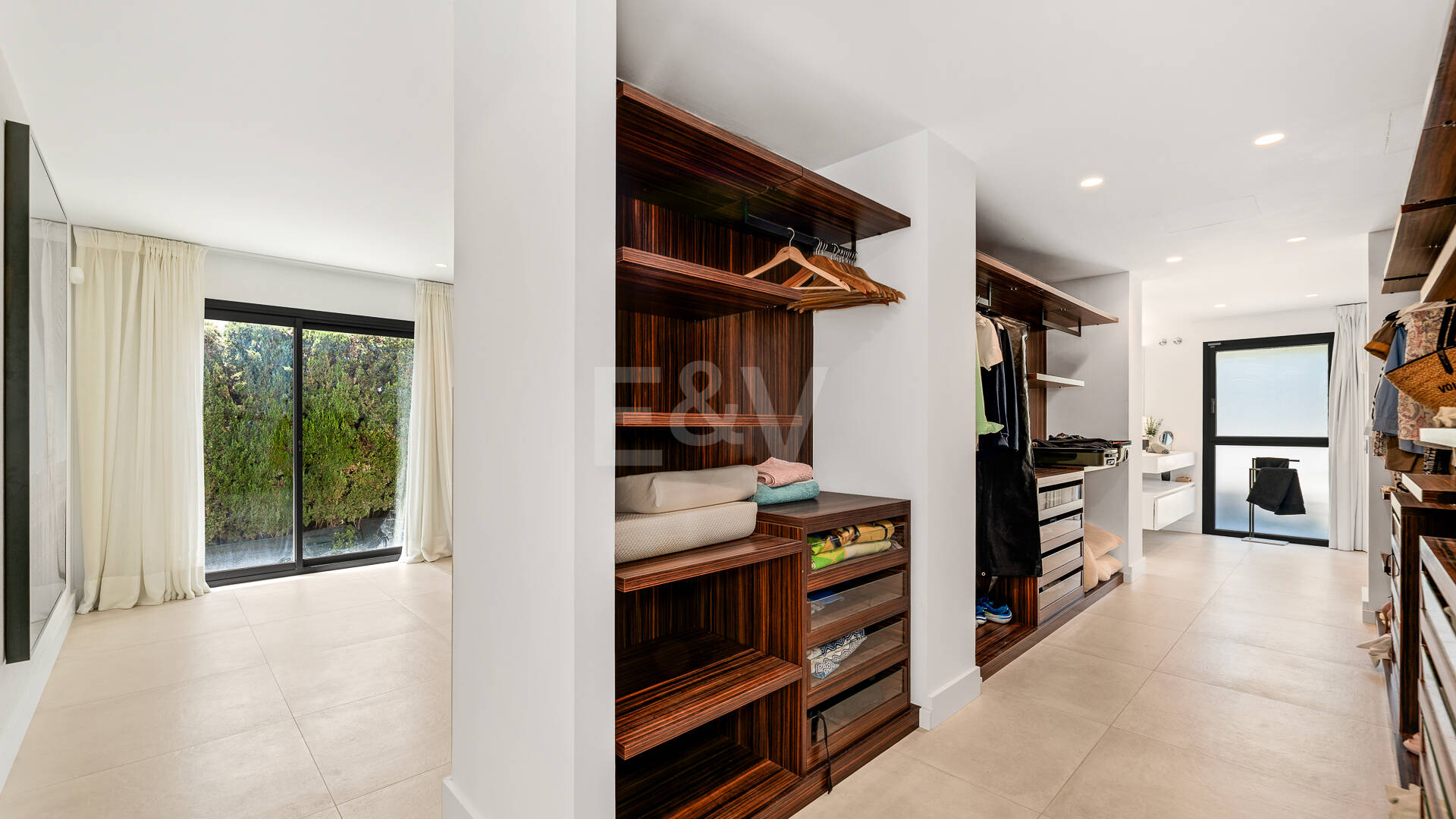 Elegant Modern Villa close to Aloha Golf