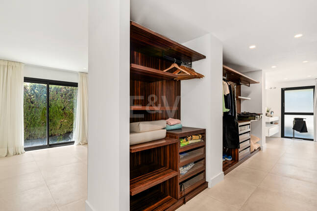 Elegant Modern Villa close to Aloha Golf