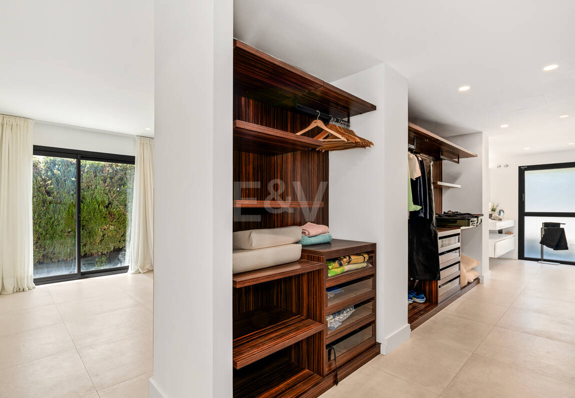 Elegant Modern Villa close to Aloha Golf